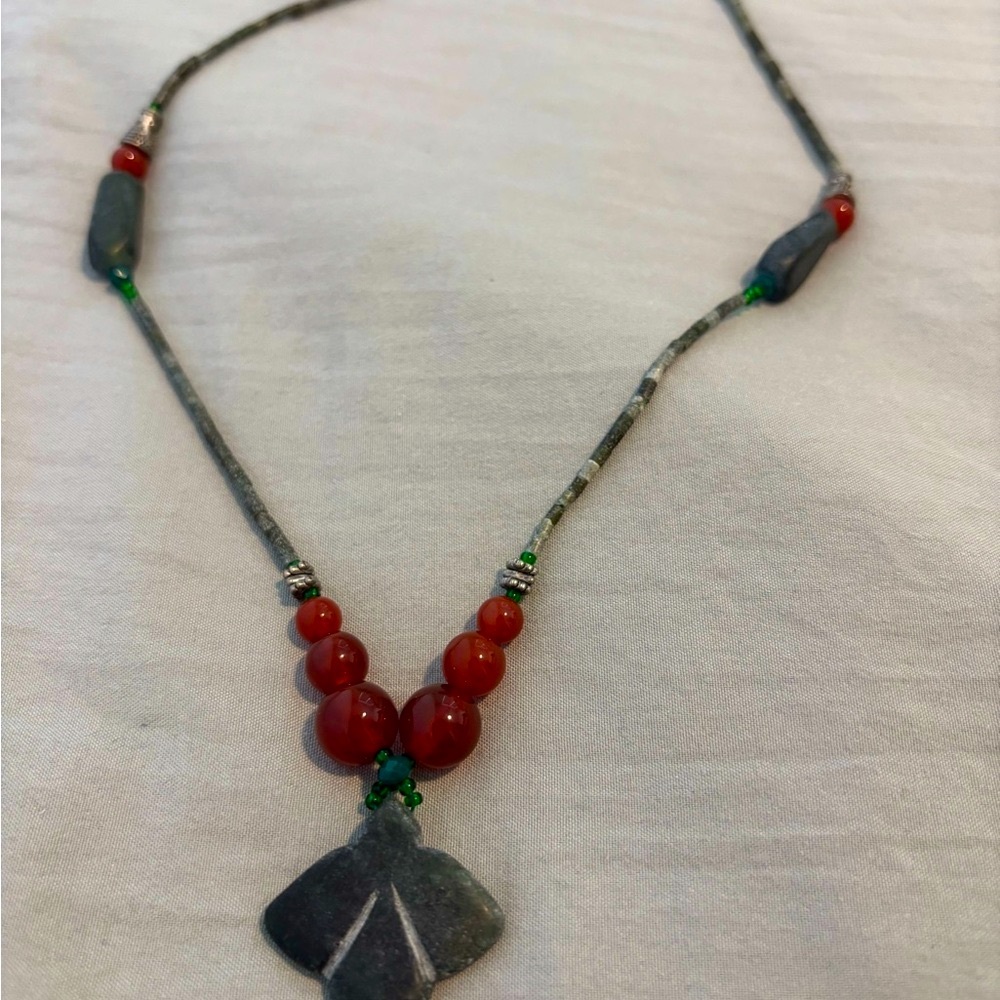 Greenand Red Beaded Necklace( almost new condition)